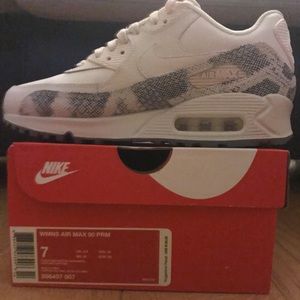 Nike Women’s Air Max 90 PRM